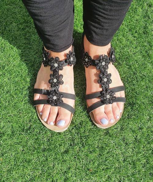 Aw these pedicured feet were just beautiful, both my client and I just loved this polish colour, a beautiful pastel blue, oh i wish I was good with pics to really show these off 🤦‍♀️🤣