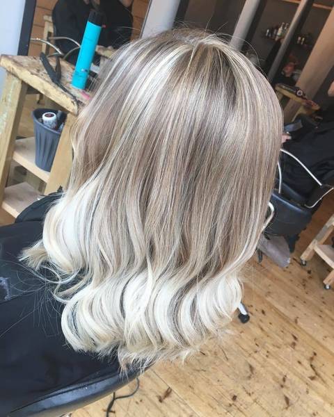 Summer blonde 

@holsie_d