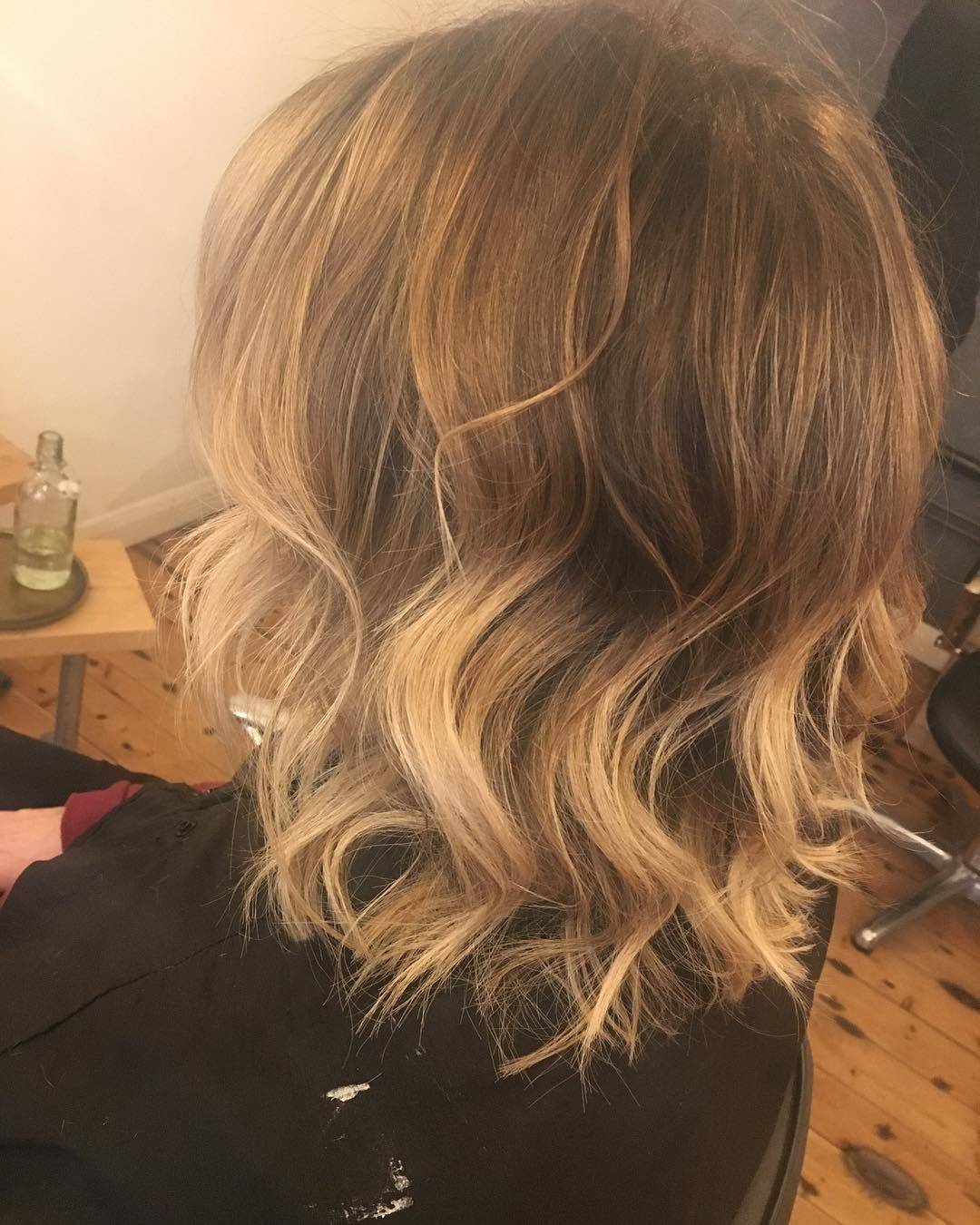 Lighten up for summer 

#summerhair #morracanoil #matrixcolour #salon #stylist #blonde #balayage #freehand #colour #stylist #suffolk #felixstowe @holsie_d