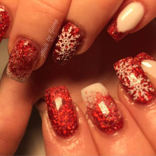 It’s all about Christmas here!  #shiningclaws #nailsaddict #naildesigns #nails #glitter #snowflakenails #red #nailsofinstagram #nailsonfleek