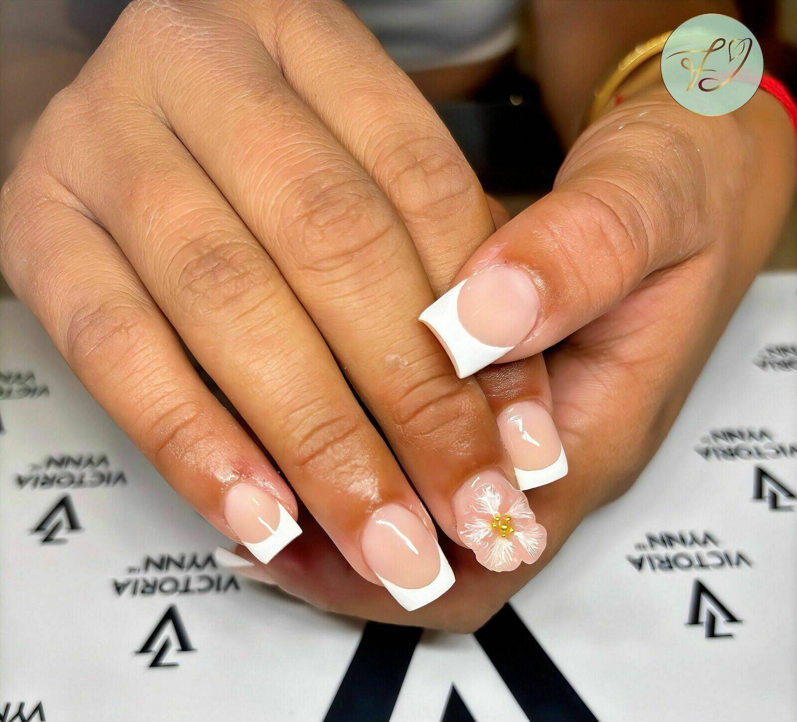 Rallongement gel avec une French et une Fleur 3D 🌸. By Jade 🤍 