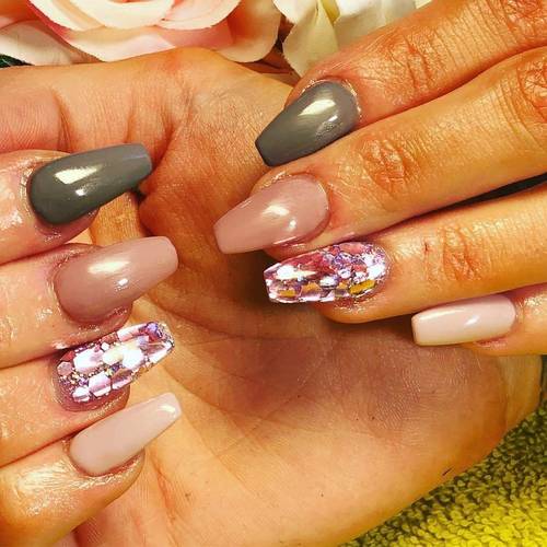 Thanks nic for coming to see me! Fancy nails!
Glitters#greys #pinks#nailsbyme#nailsbyshelley#elitenails#ballarinanails #amazing colour combination #lifegoals#showscratchmag