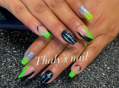 Pose capsules américaines et déco nails art thème Subaru