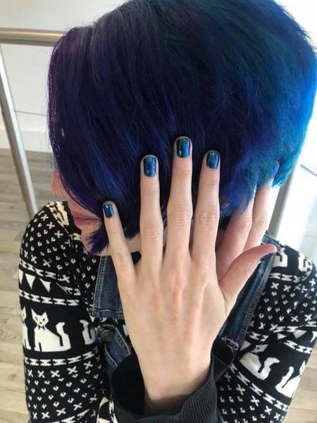 When your nails match your hair 
