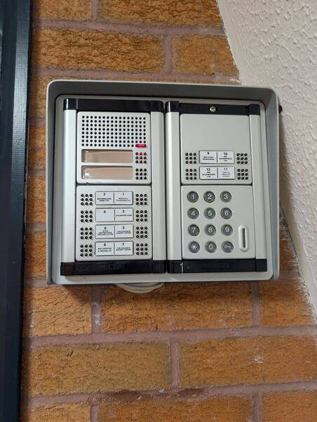 Suite 4. Press the dots next to the number and I will buzz you in. *Please don't press the buzzer any earlier than 5 minutes before your appointment*. 