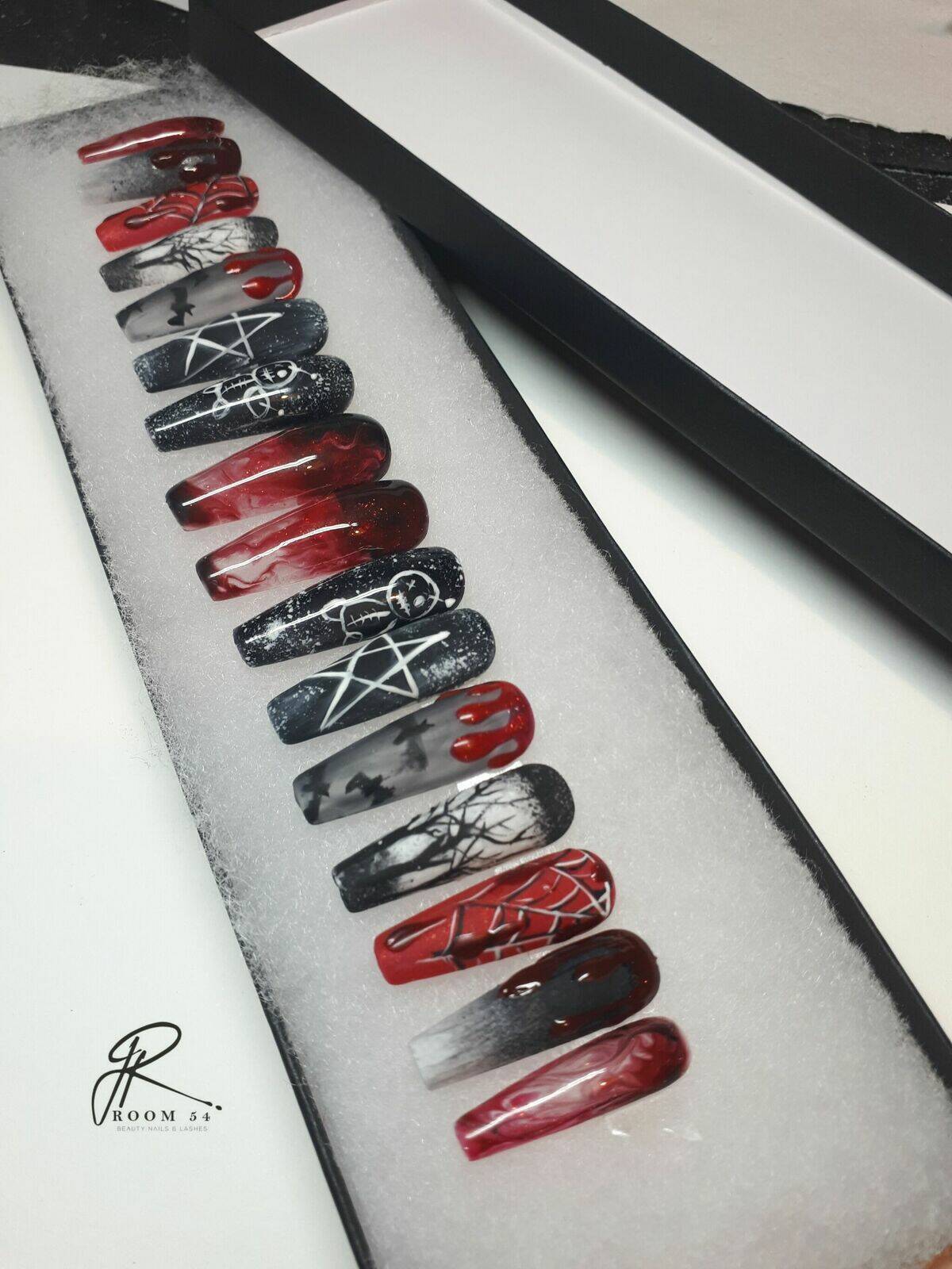 Custom press on nails £25