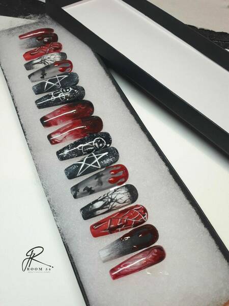 Custom press on nails £25