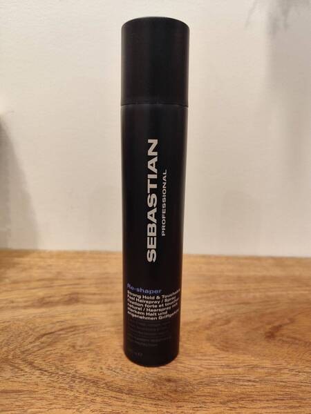 Spray fixation forte et toucher naturel Re-shaper