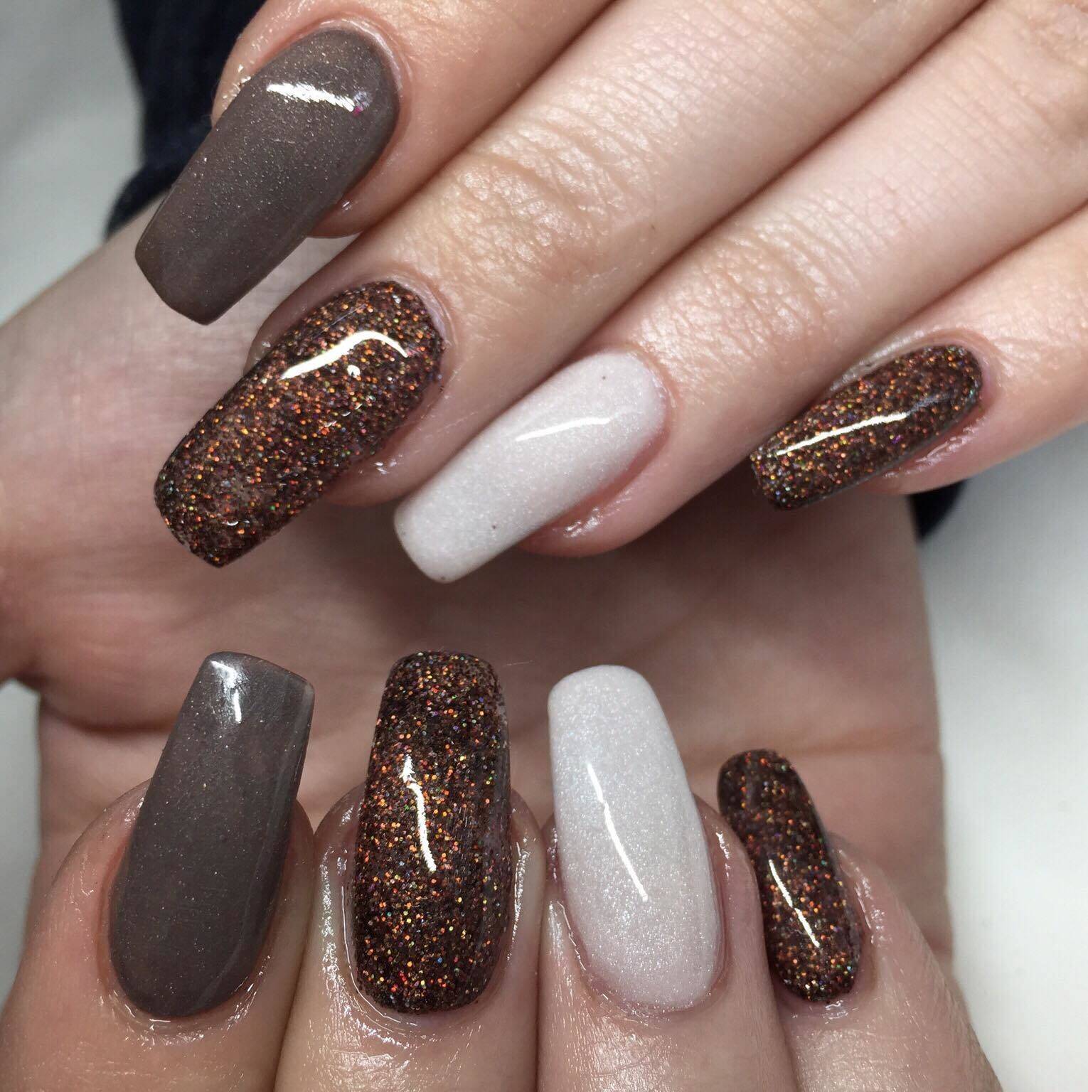 Finished my week with these... for a fab lady who has landed herself a fab new job! 

Back on Monday to make some more nails look beautiful. ☀️