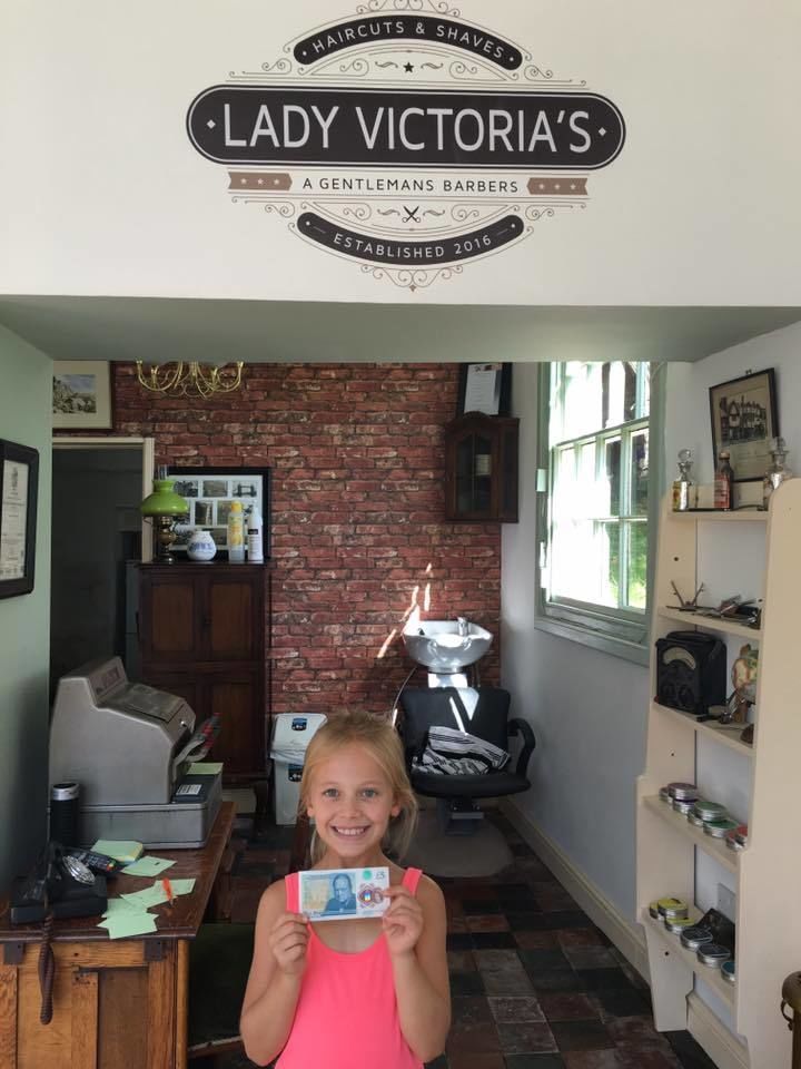 My little helper today with a brand new £5 note  for her help! #busyday #hair #barber #barberlife #muk