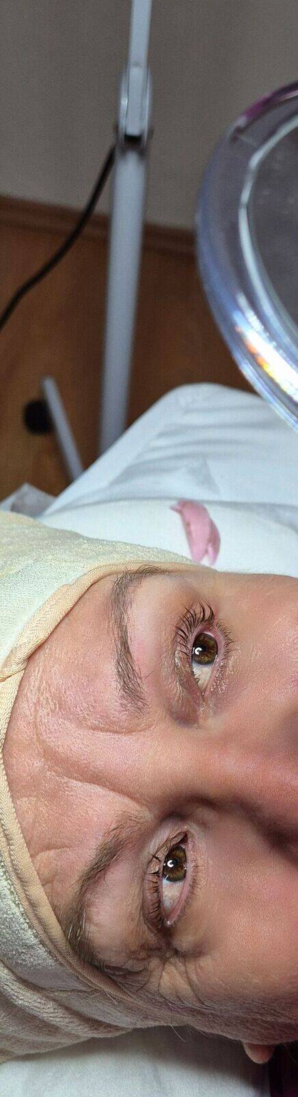 Das Ergebnis lässt sich zeigen, im natürlichen Kaffeeton wurden die Wimpern gefärbt und geliftet