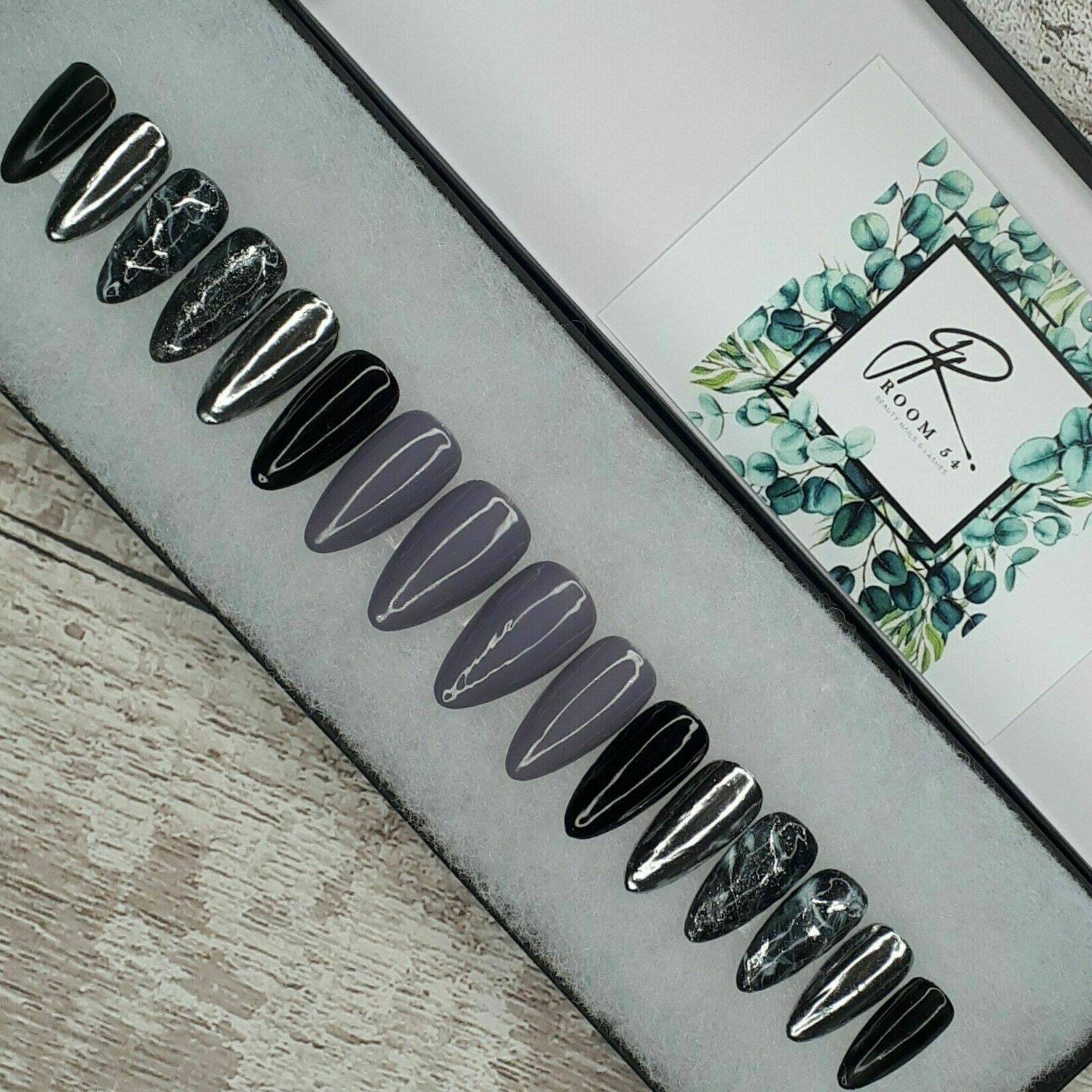 Custom press on nails £20