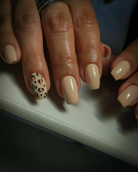 Manucure gel longueur nail art simple