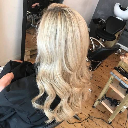 Let your hair be brighter than this weather 

@imogenjameson_