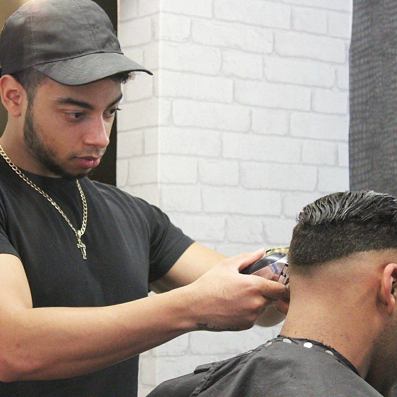  Levi In Action 

We still have spaces left for both barbers this weekend 🤙 Get yourself in while you can ✂️

Book in at www.levisbarbershop.nearcut.com