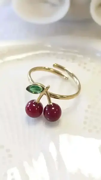 Bague cerise