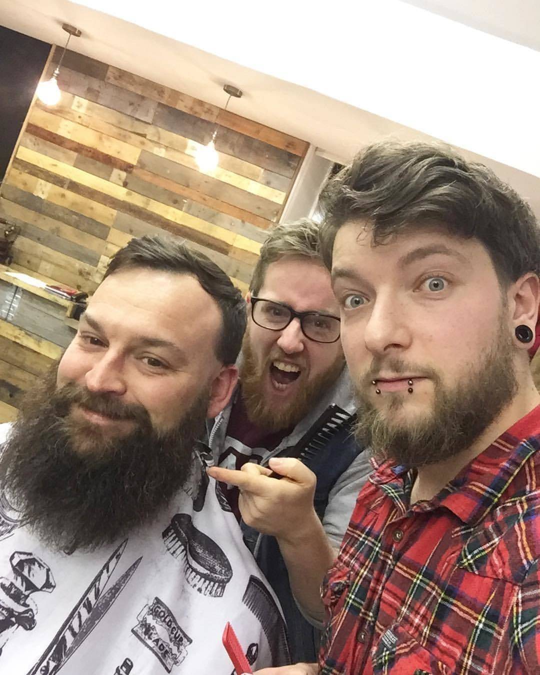 BIG|BARRY|BEARFACE this man has a beard, look at it in all its glory. @areyoubearface for days, we are back open today from 8-5 walk ins available ✌️