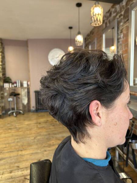 Beautiful soft shape to work with the hairs natural movement. 