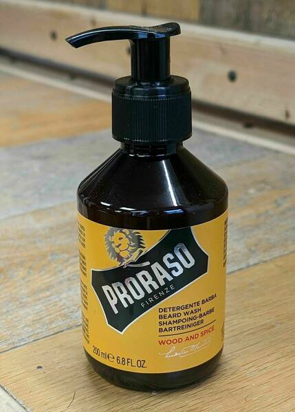 Proraso wood and spice beard wash