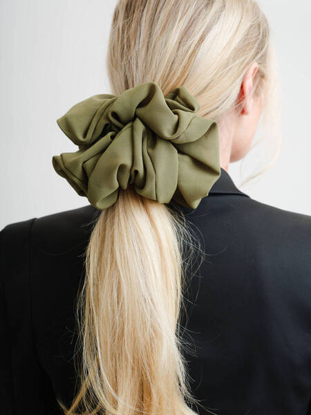 Giant scrunchie 