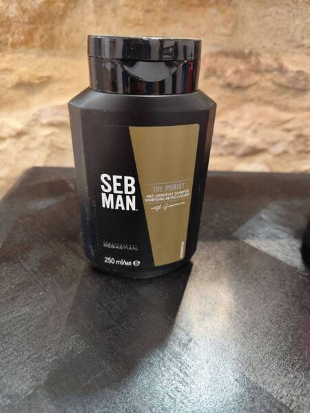 Shampooing antipelliculaire, Seb Man 