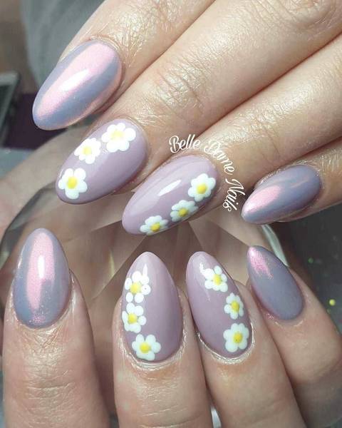 Sun's out! 
#BDLADY #nailart #summernails #lilacnails #flowers #flowernails #showscratch #torfaen #torfaennails #nailstorfaen #blaenavon