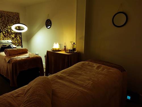 I just wanted to jump on the bed tonight was so cozy in there when Denise was doing her hot stones ❤️#masssge #hotstones #hotstonemassage #relax