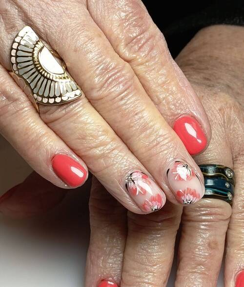 Remplissage et nail art à main levée 