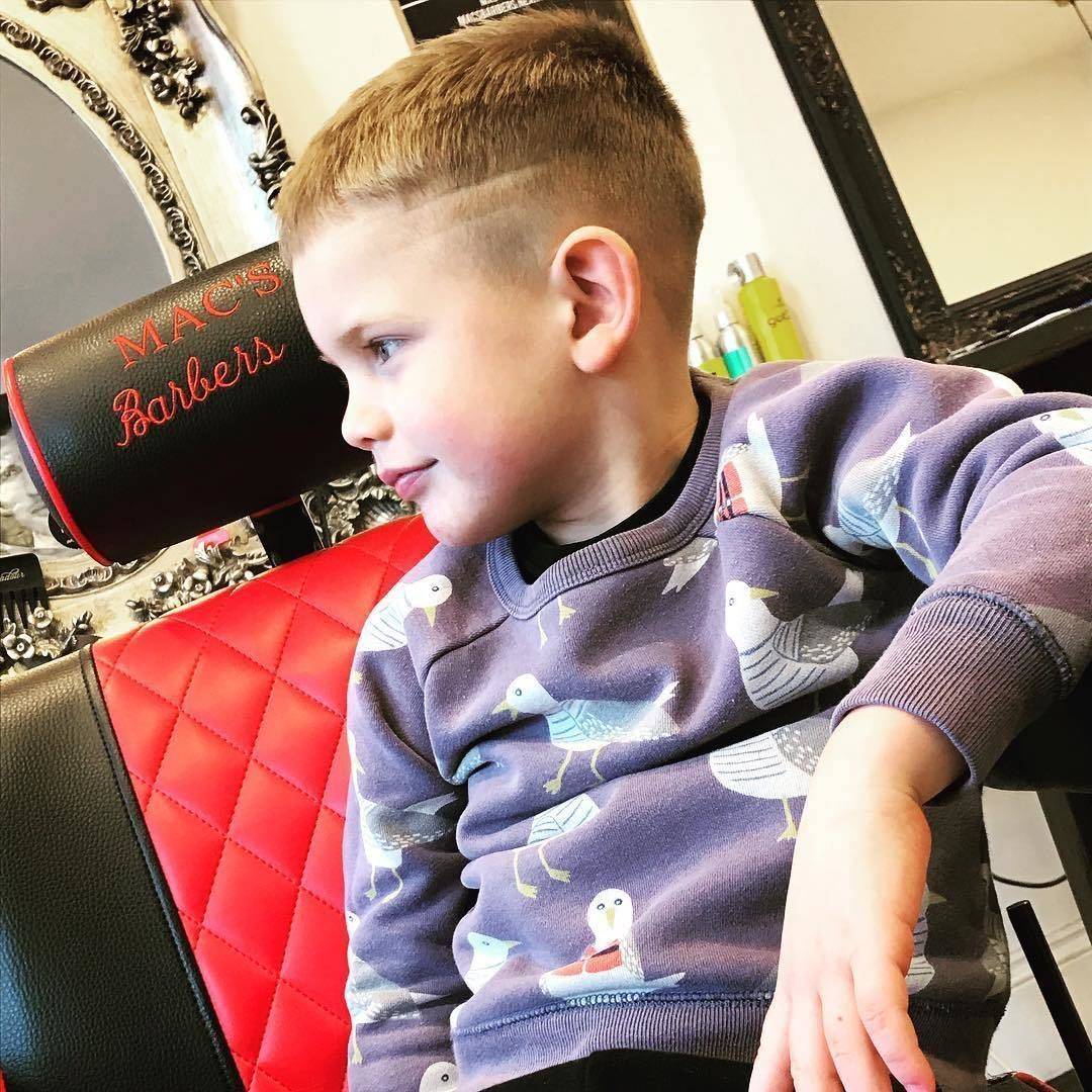 It’s all in the details 🇬🇧#boyshaircut #2lines#barbershop #barber#britishbarber#barbergang #hernebay#kent#nearcut #barberstyle #barberlove #belmontchair