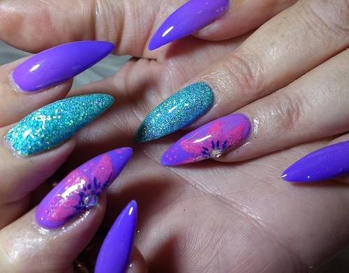 #purplenails #glitter #handpainted #summernails #gelnails #acrylics #acrylicnails #nailart #nailextensions #nailswag #nailporn #nailsoftheday #nailstagram #instanails #instalike #instadaily