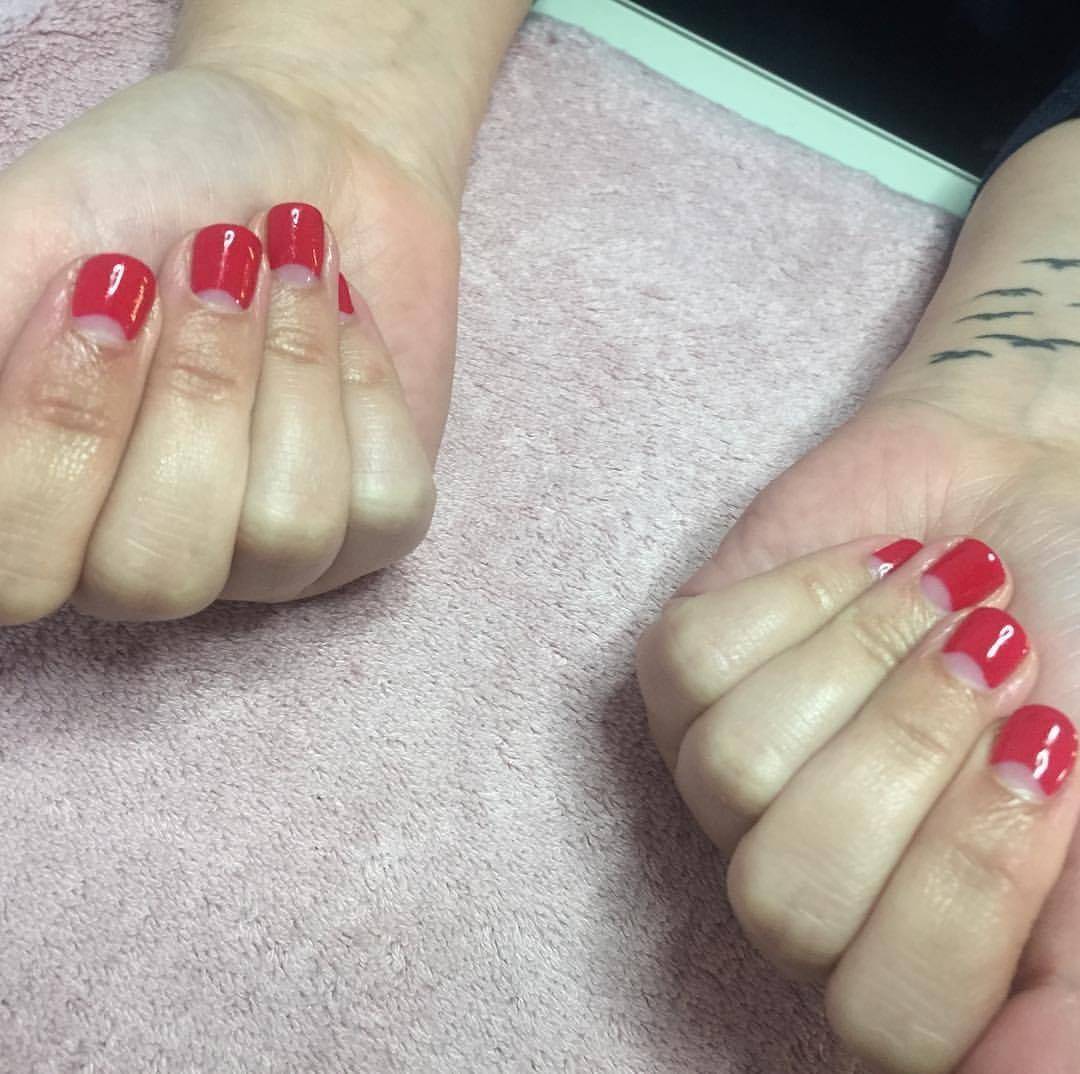 Negative space #truered #bellarosa #jessicageleration #nailsbyalana