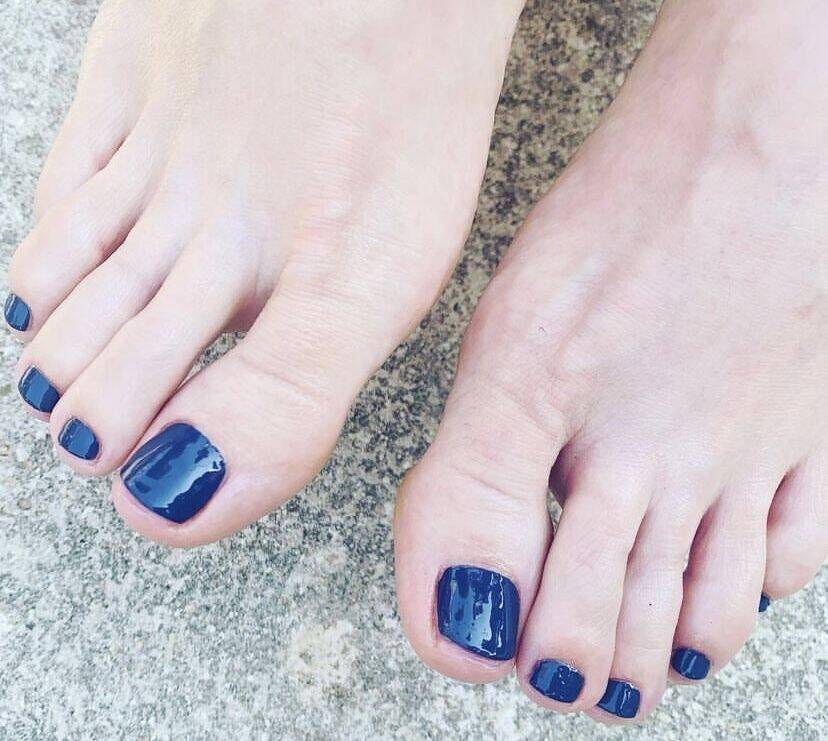 Pose de vernis classique pieds