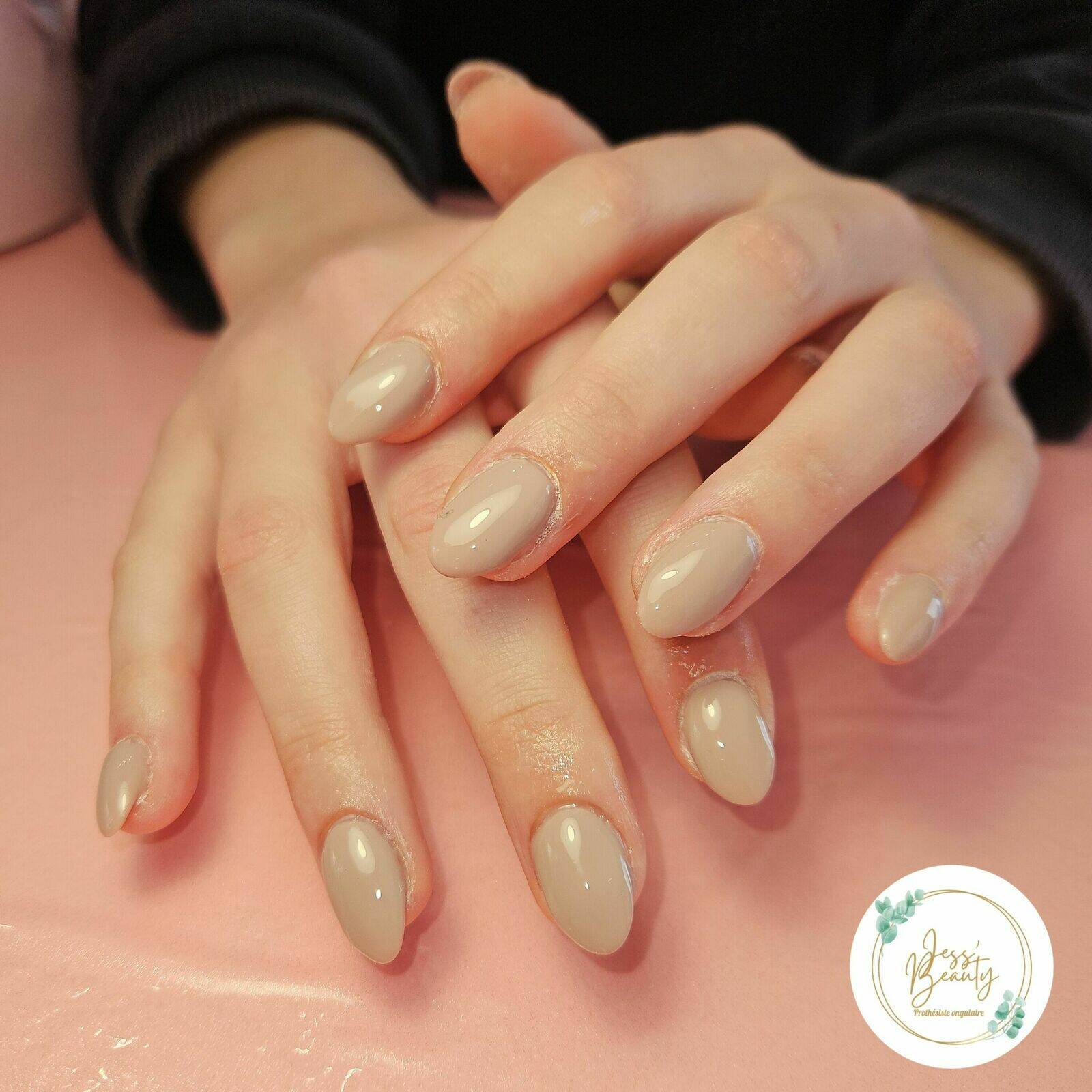 Pose capsules forme amande 