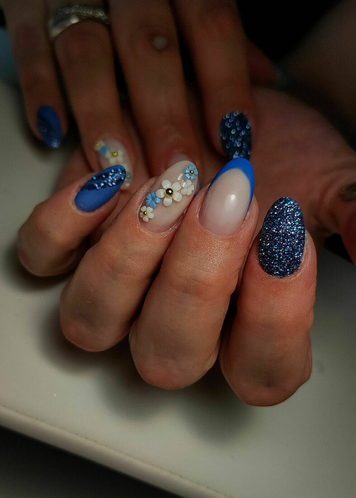 Manucure gel nail art complexe 