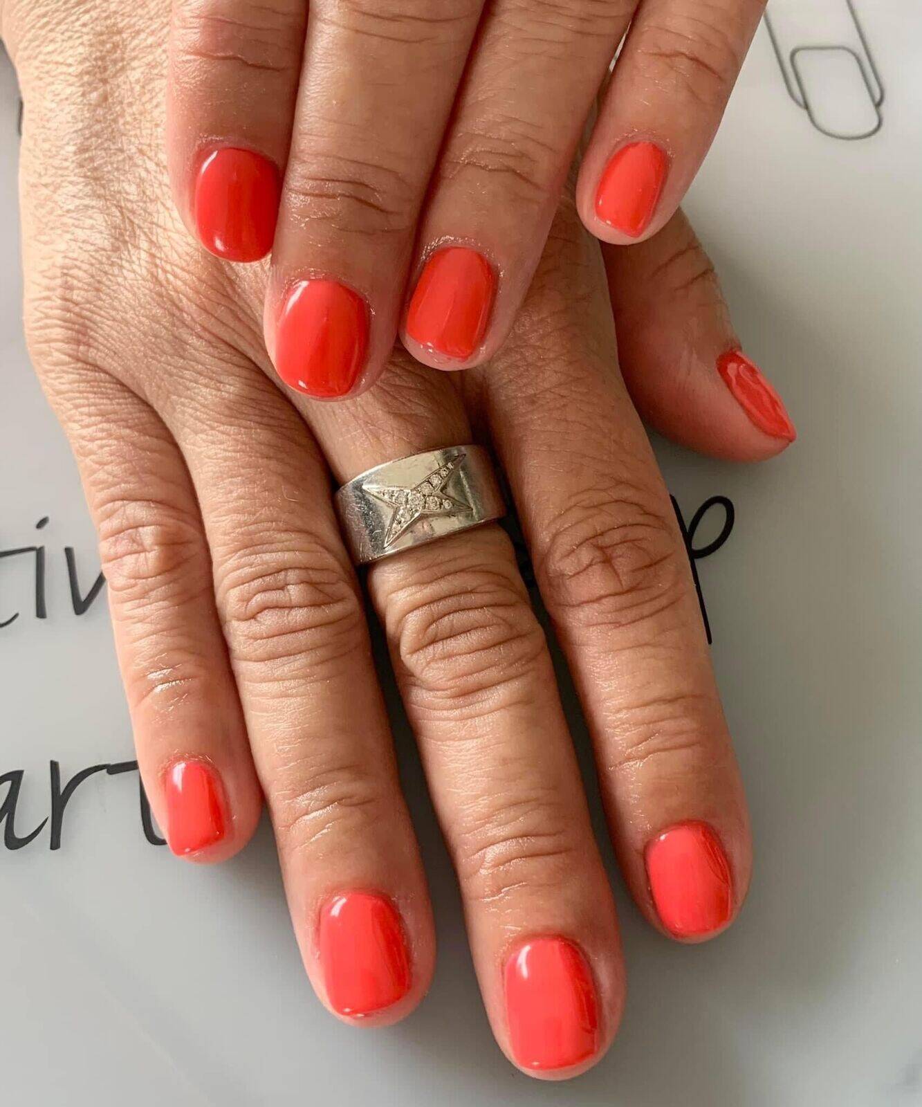 Pose de semi permanent mains 