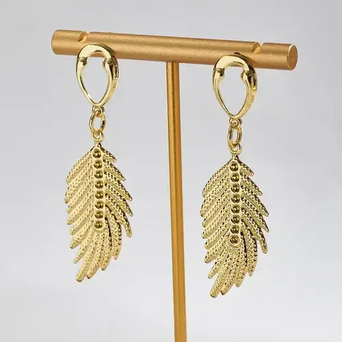 Boucle d’oreille feuilletée 