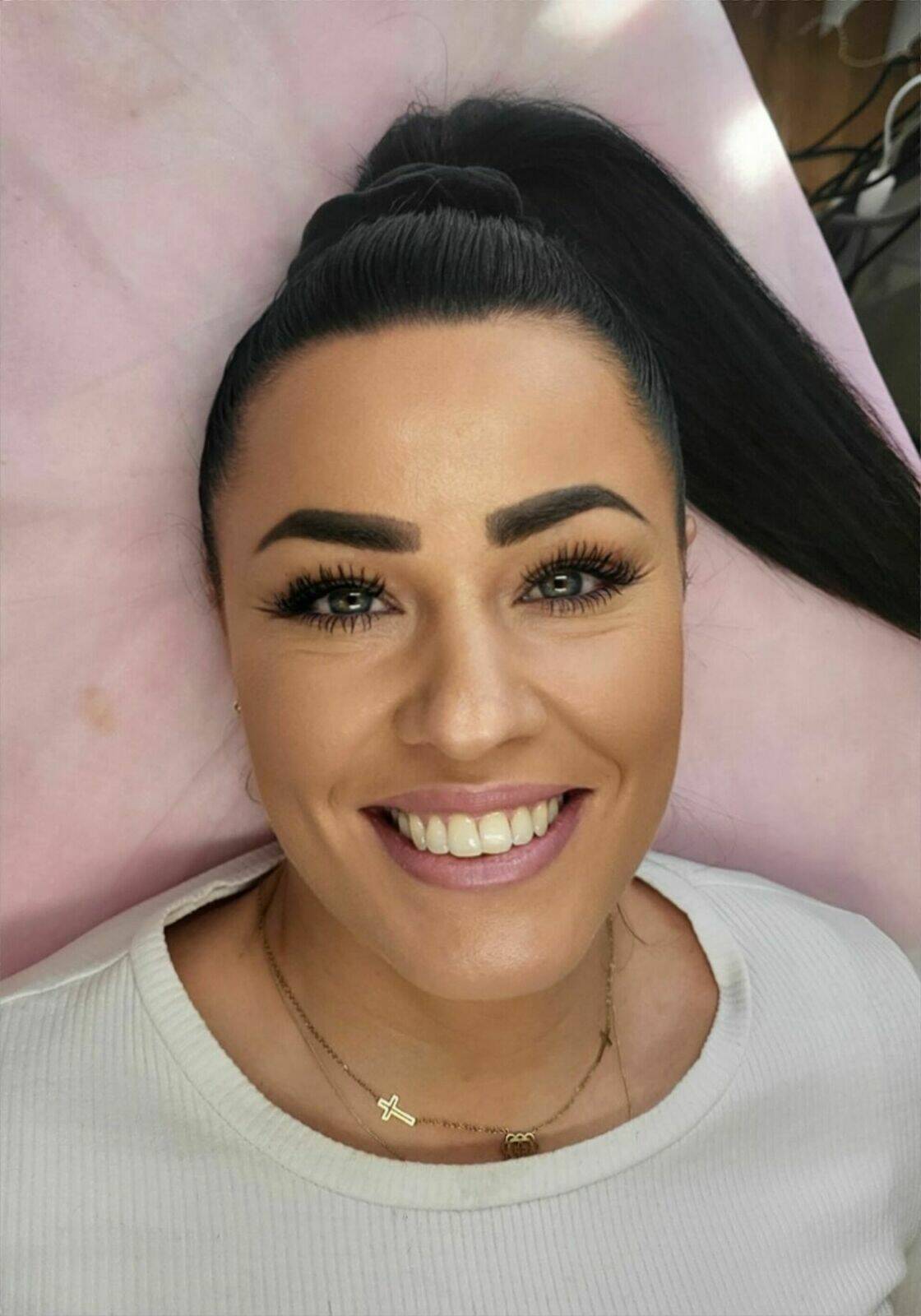 Augenbrauen vor der Behandlung! Kunde malte Ihre Augenbrauen so ! 