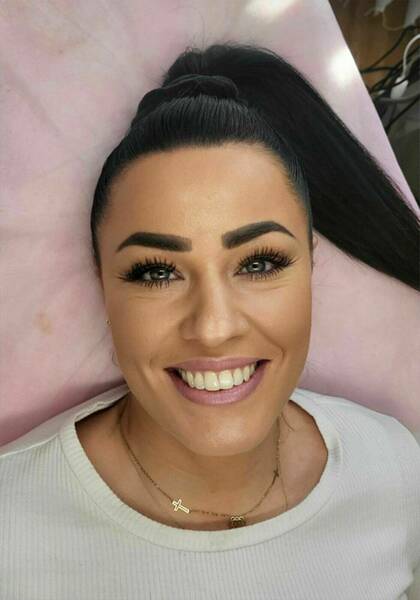 Augenbrauen vor der Behandlung! Kunde malte Ihre Augenbrauen so ! 