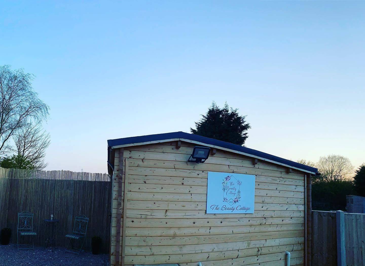 The salon sign is up what a lovely day !