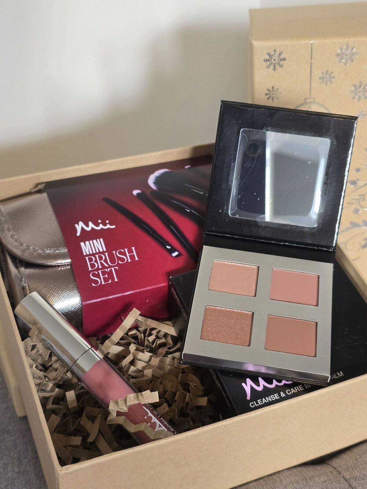 Mii make up set