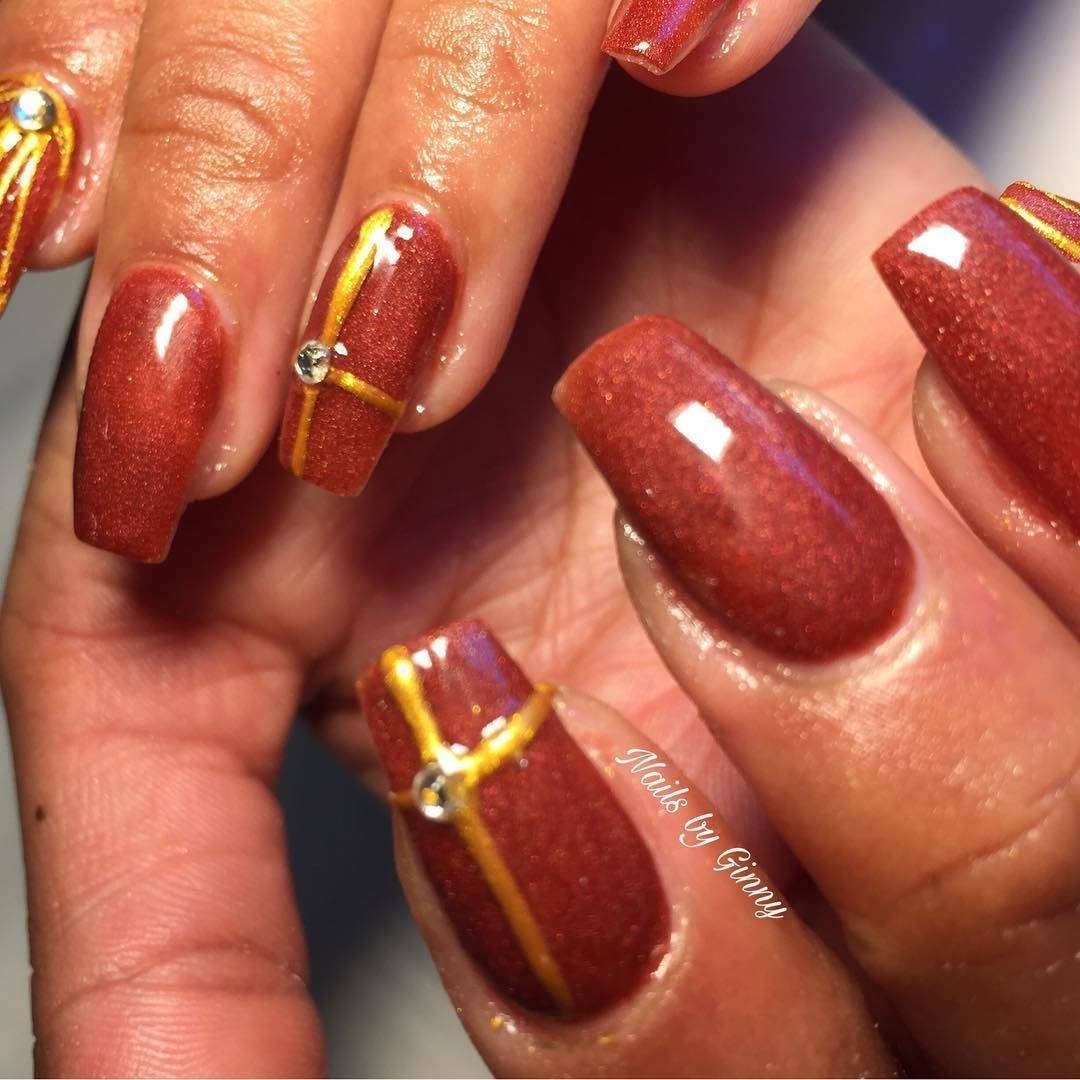 Christmas nails without being Christmassy please...  #nailsonfleek #nailsofinstagram #shiningclaws #nailsaddict #acrylic #gold