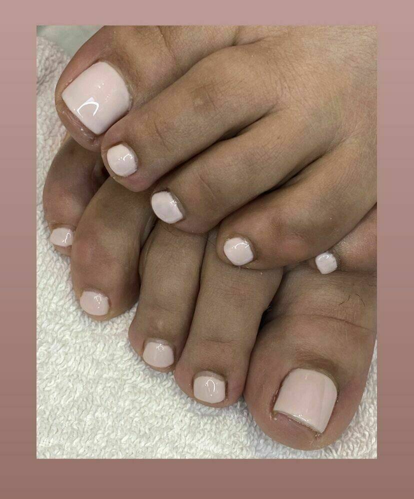 Gel pedicure 