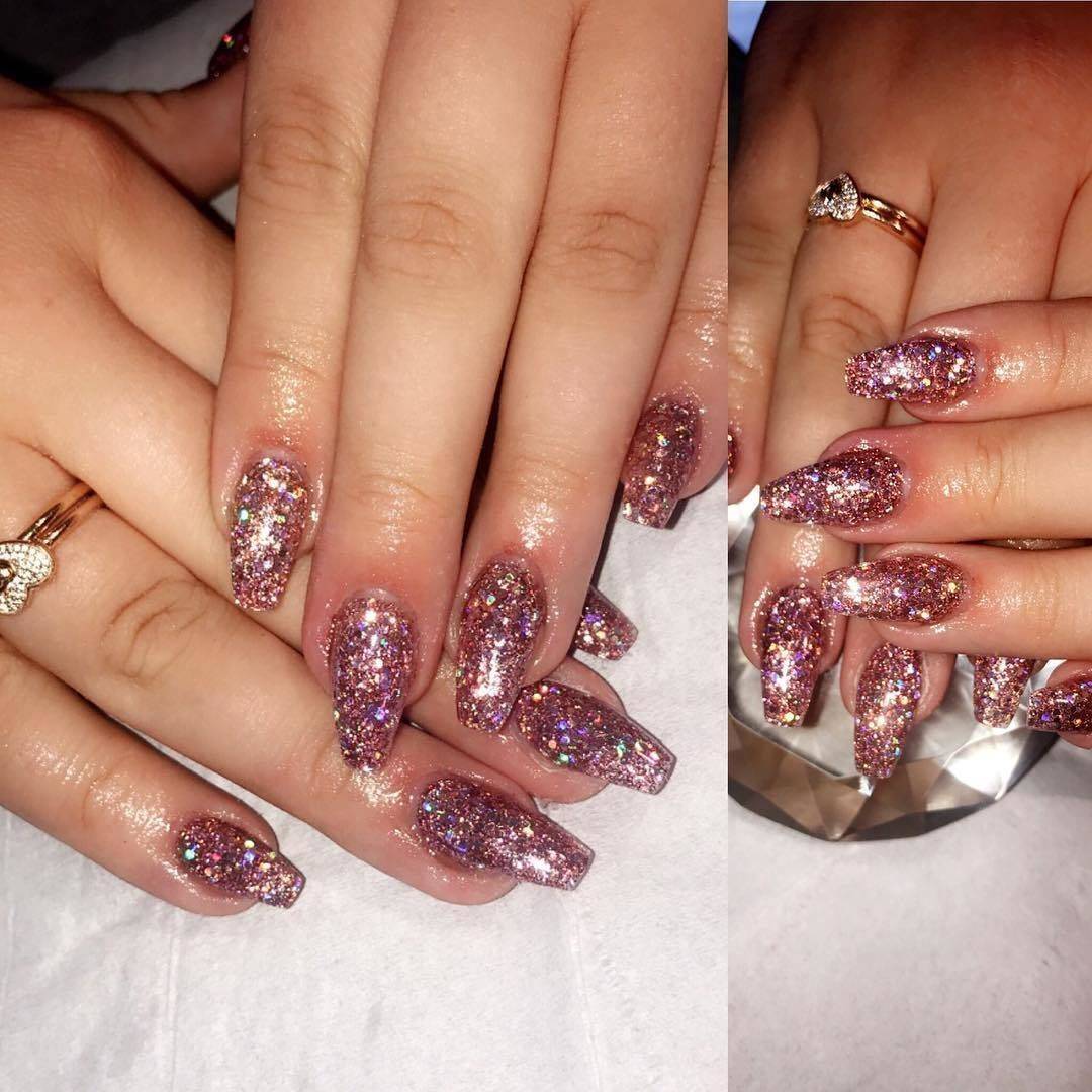 BLING 🤩✨ #Rubymix #nailsofinstagram #nailart #nailinspo #naildesigns #nailday #acrylicnails #cnd #londoninkacrylic #rosegoldnails #chunkymix #instanails