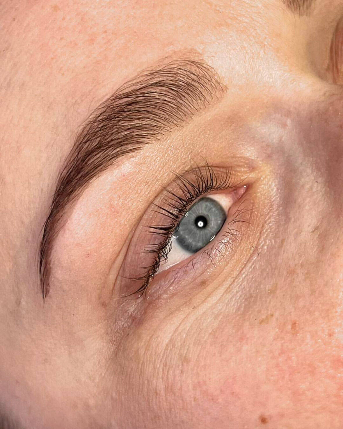 Rehaussement de cils et teinture sourcils