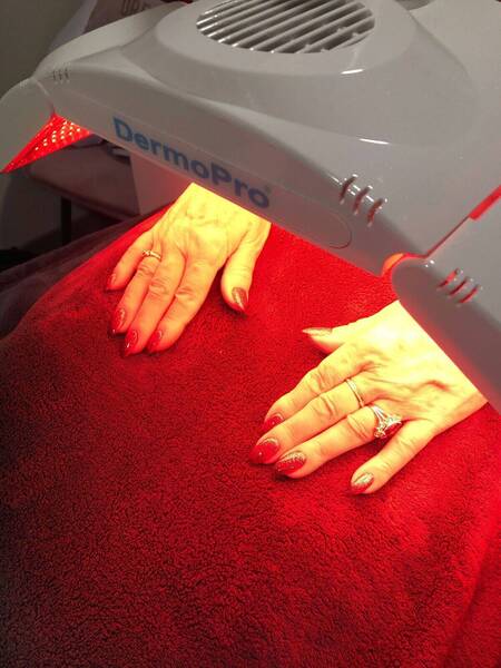 SOINS DES MAINS - Traitement des tâches brunes - 45 min