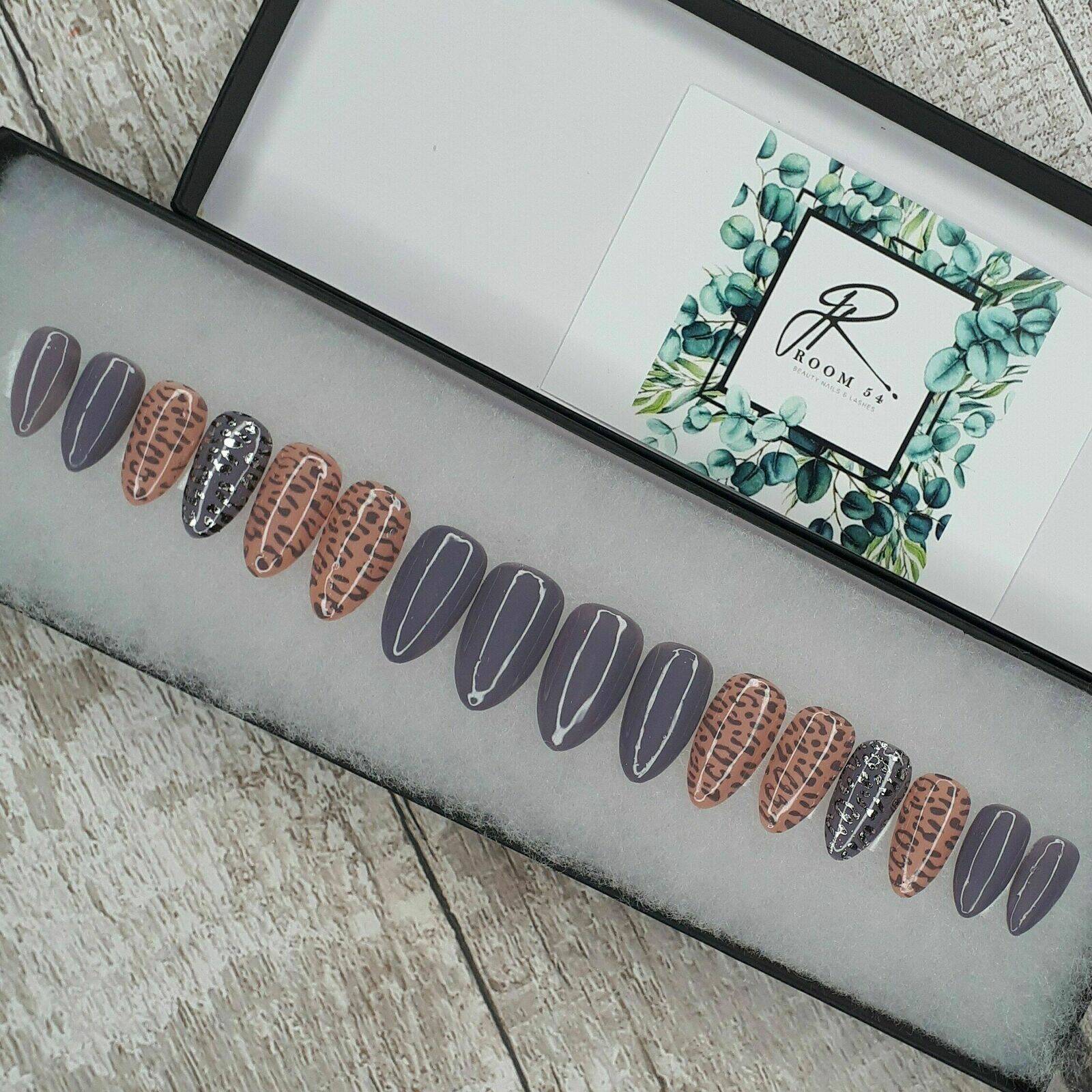 Custom press on nails £20