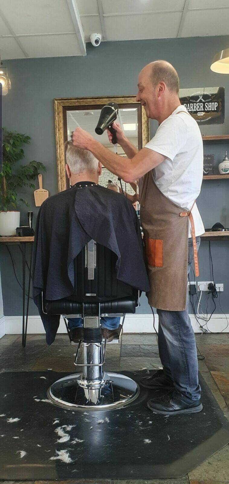 Micks working hard 💈💈.