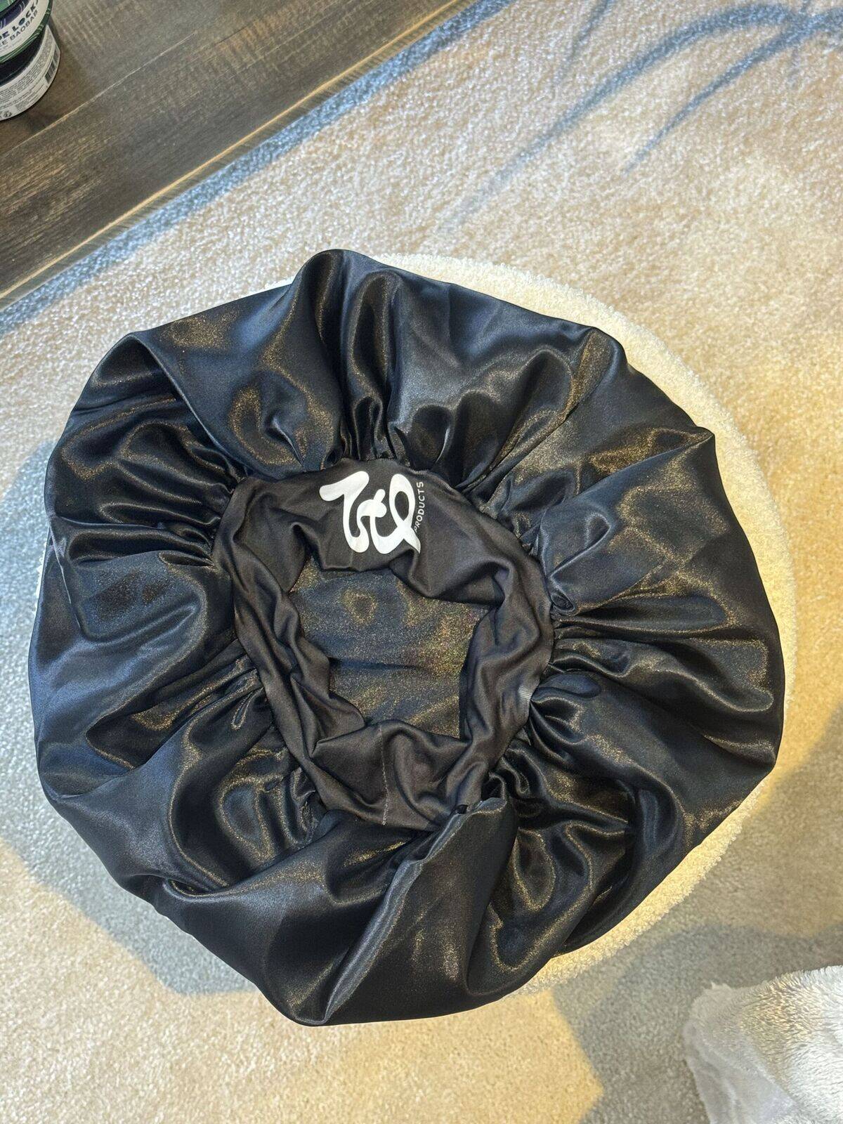 BONNET EN SATIN 