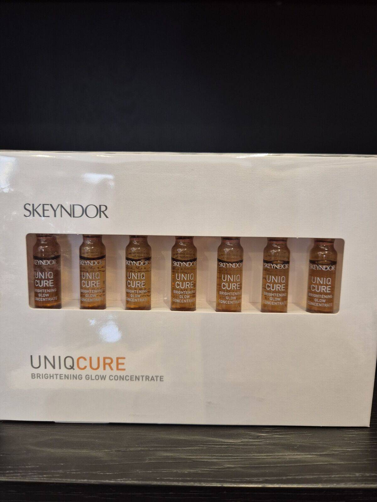 Skeyndor Uniqcure Brightening Glow Concentrate