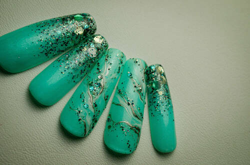 Press on longueur nail art complexe